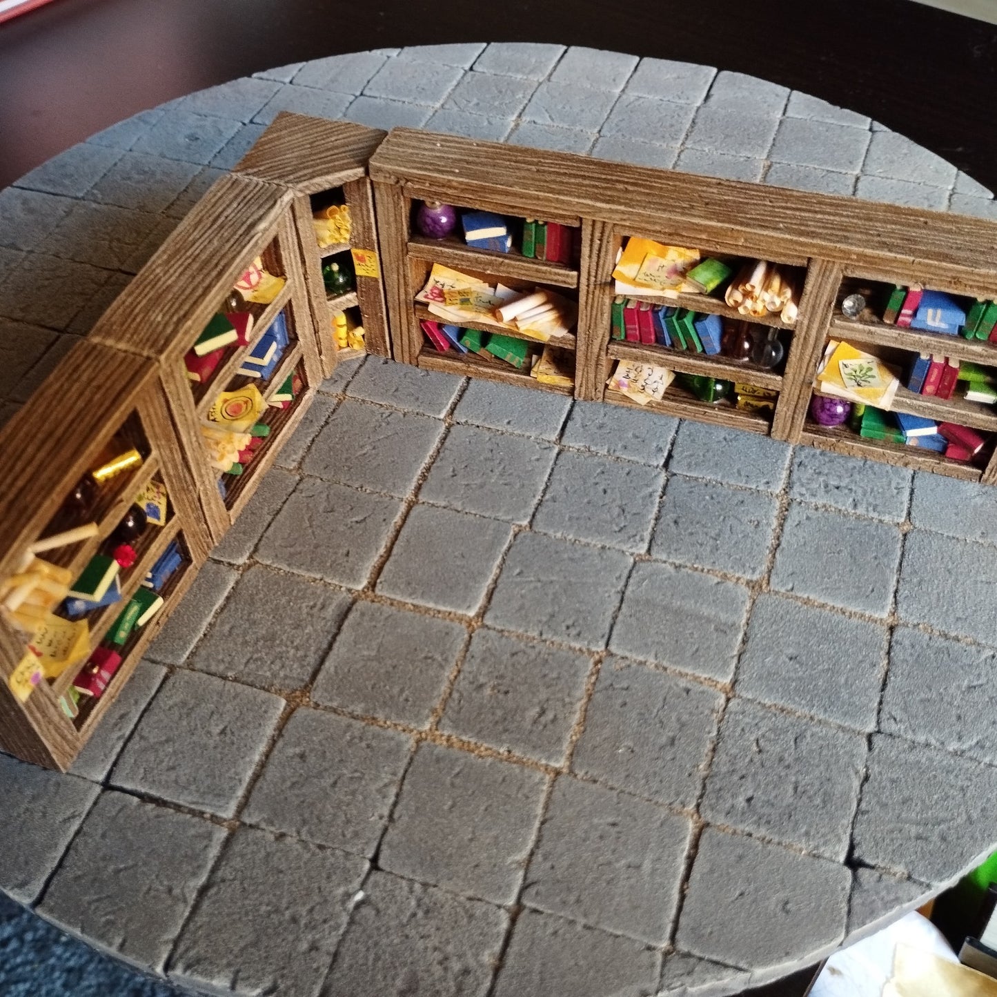 Taller de escenografía para juegos de mesa: librería SÁBADO 13 DE DICIEMBRE