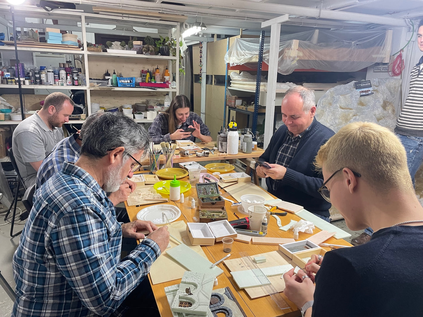 Taller de diorama nevado en caja de madera VIERNES 19 DE DICIEMBRE