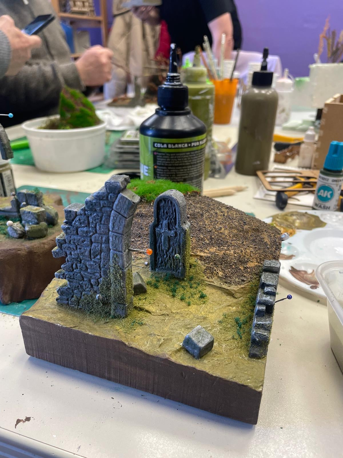 Taller diorama de ruinas cubiertas por naturaleza SÁBADO 30 DE MAYO
