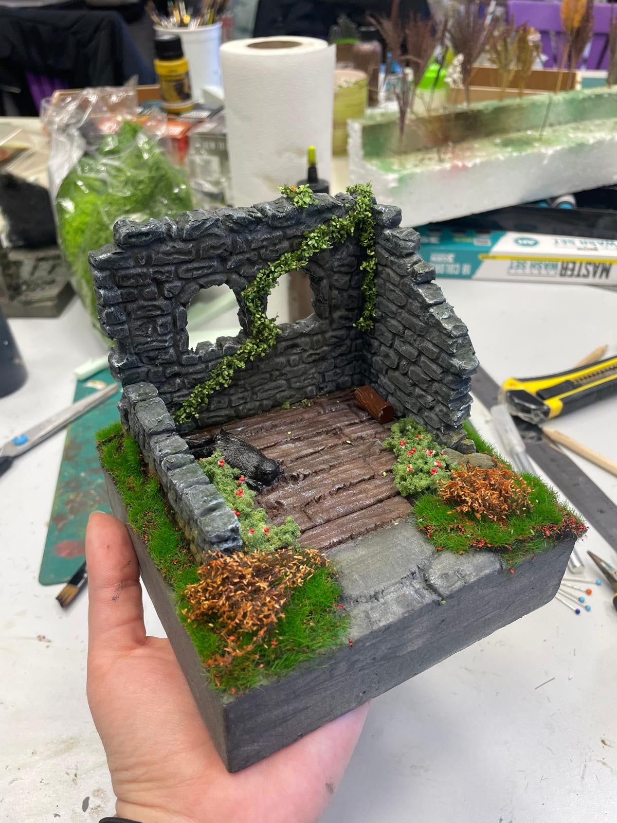 Taller diorama de ruinas cubiertas por naturaleza SÁBADO 5 SEPTIEMBRE
