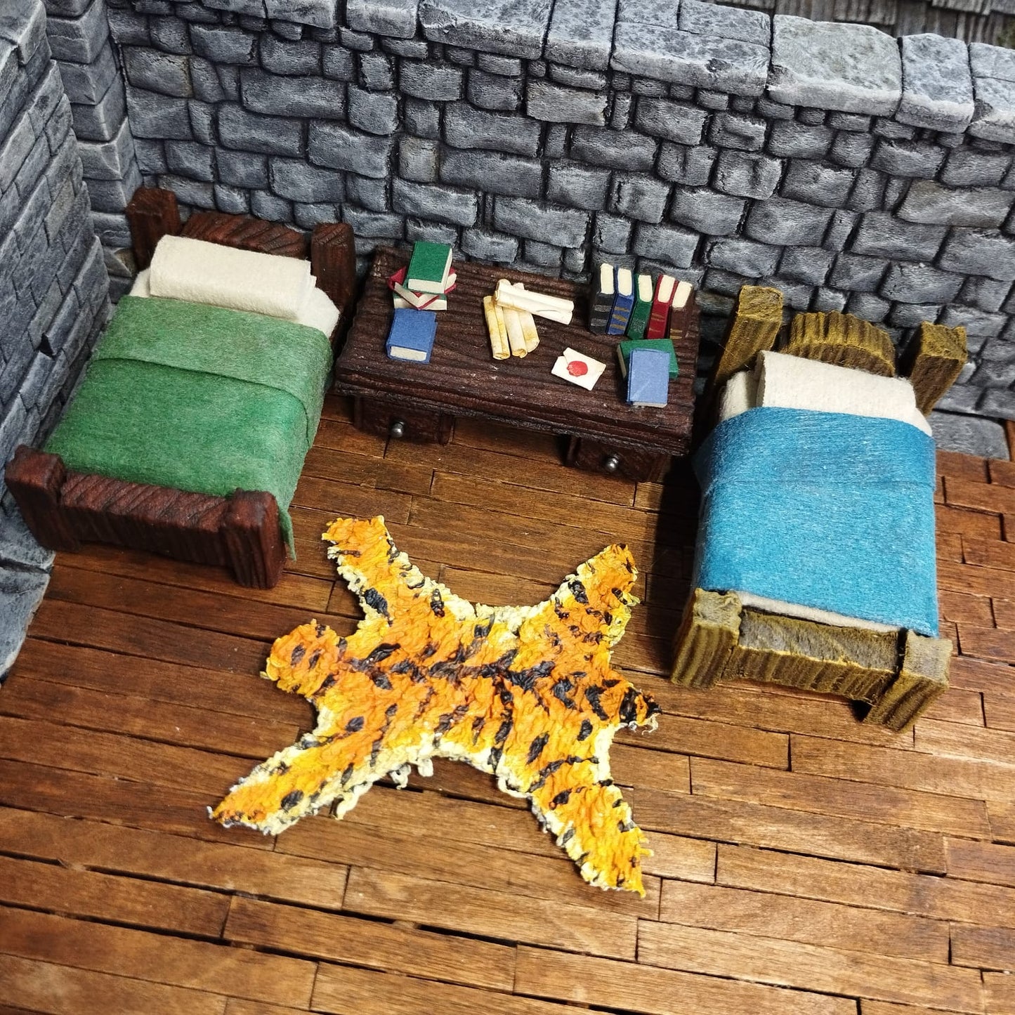 Taller de escenografía para juegos de mesa: cama, mesita y alfombra SÁBADO 13 DE JUNIO