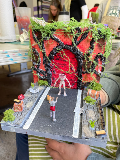 Taller juvenil diorama inspirado en “Stranger things” DOMINGO 6 SEPTIEMBRE