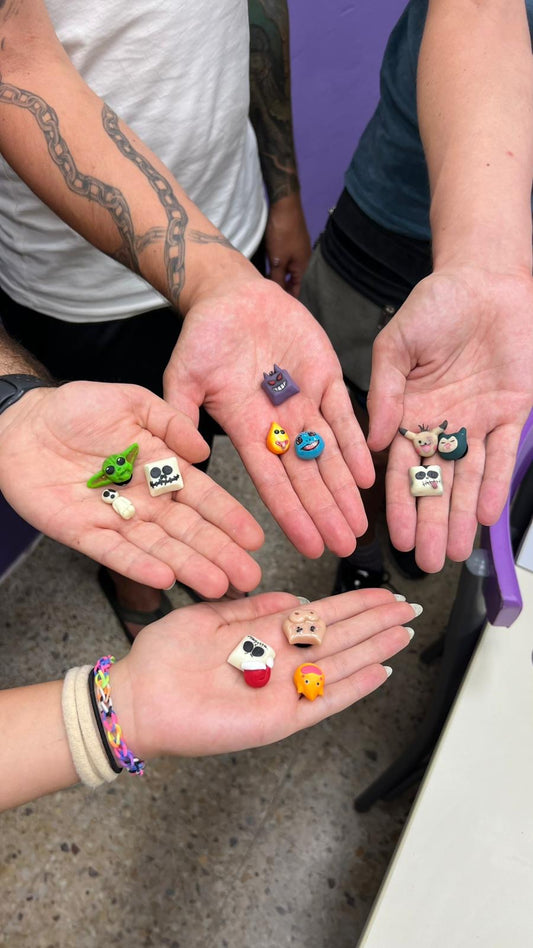 Taller: Botones para Crocs con tu personaje favorito DOMINGO 9 NOVIEMBRE