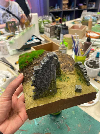 Taller diorama de ruinas cubiertas por naturaleza SÁBADO 30 DE MAYO