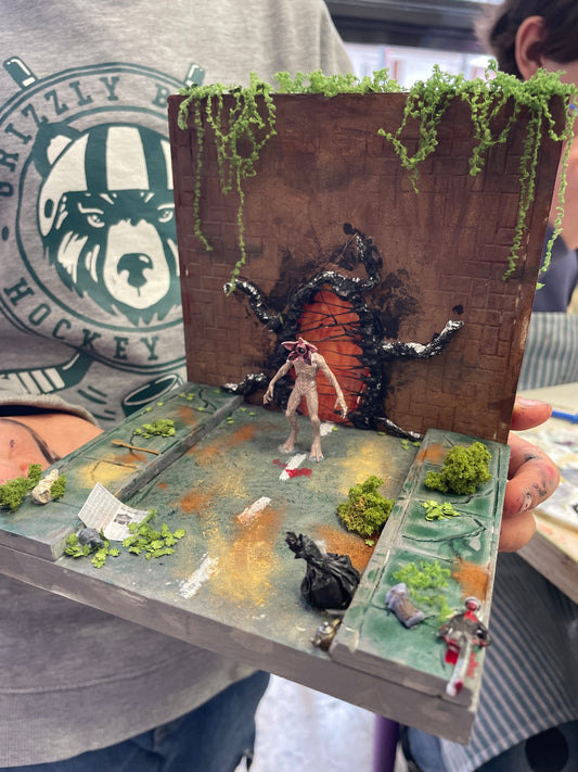 Taller juvenil diorama inspirado en “Stranger things” DOMINGO 6 SEPTIEMBRE