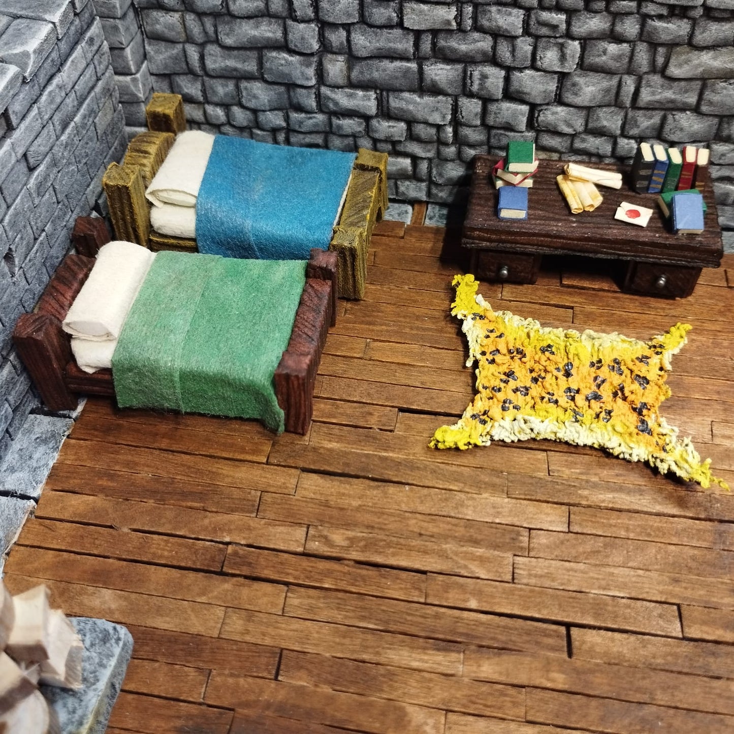 Taller de escenografía para juegos de mesa: cama, mesita y alfombra SÁBADO 13 DE JUNIO