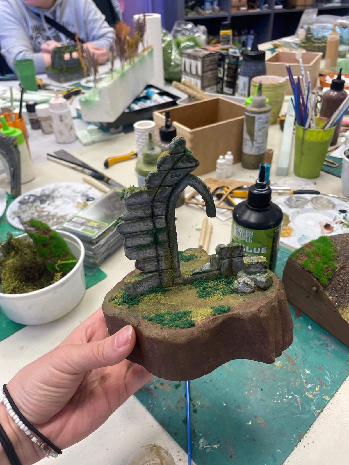 Taller diorama de ruinas cubiertas por naturaleza SÁBADO 5 SEPTIEMBRE