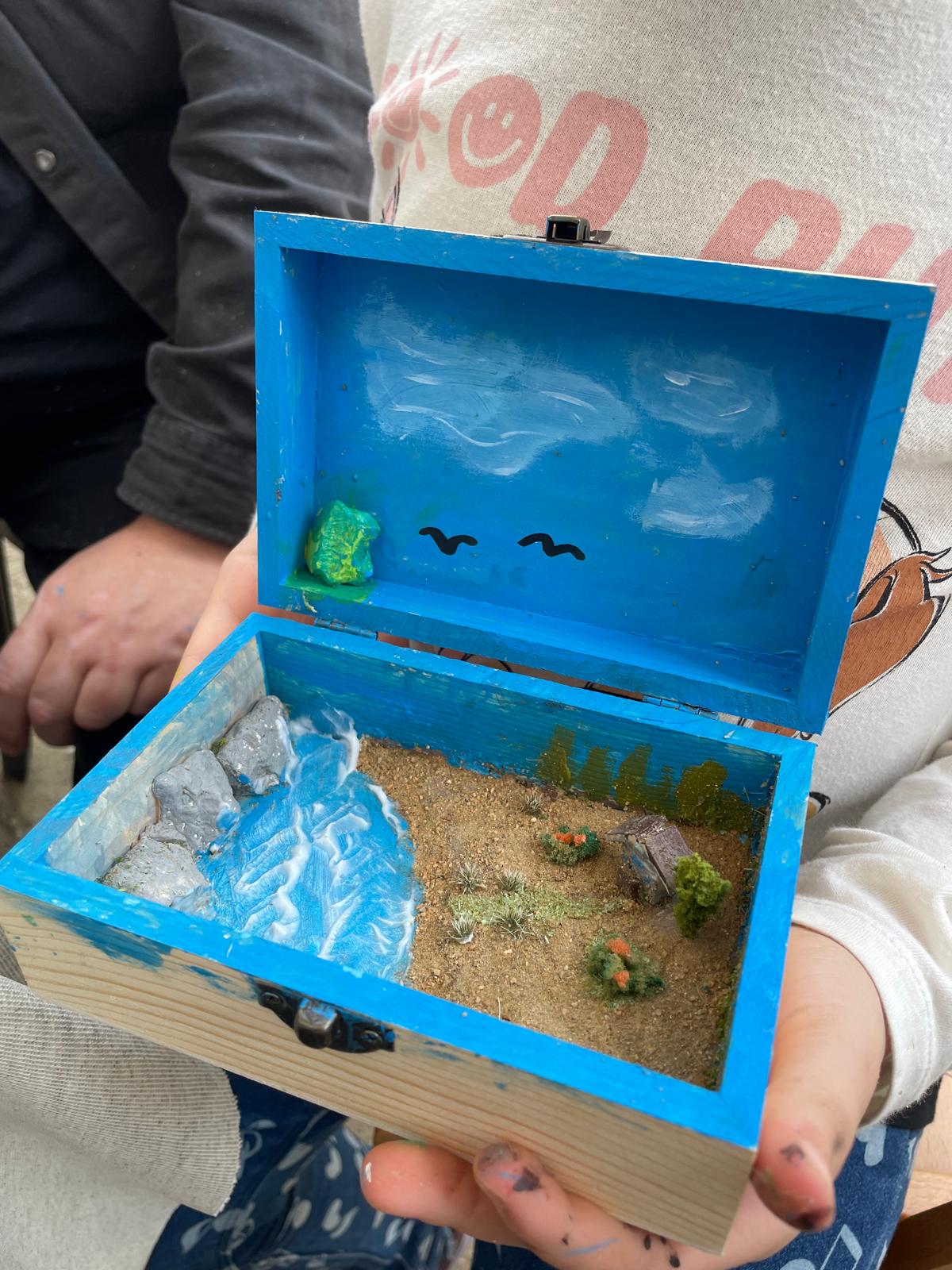 Taller infantil: Crea tu propio diorama en una caja de madera DOMINGO 27 DE JULIO